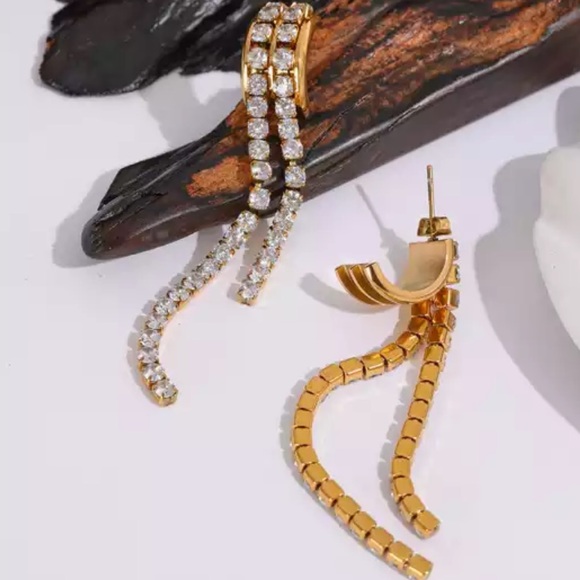 🤍Gold plated cubic zirconia long dangle earrings - Picture 4 of 5